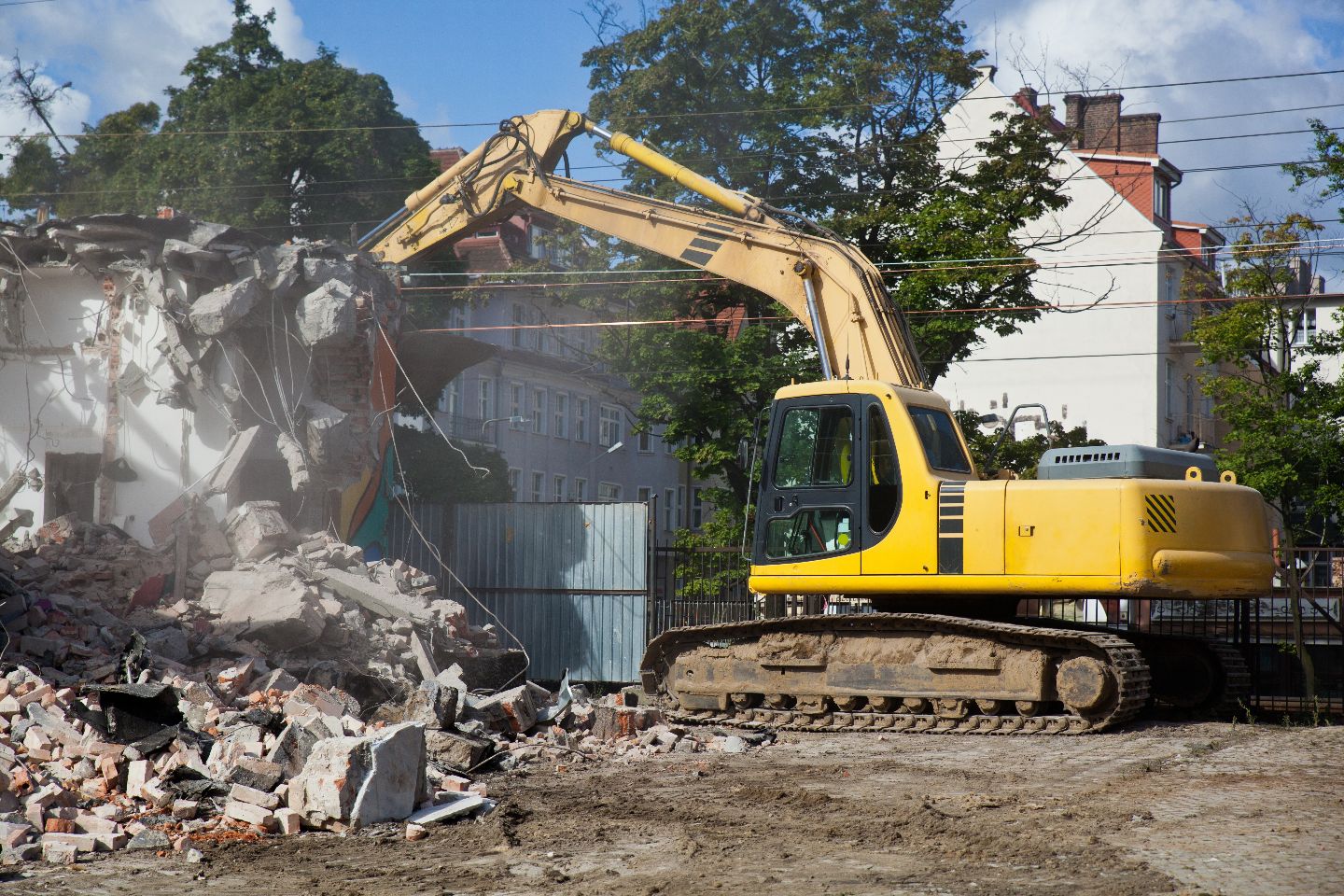 Démolition sécuritaire de structures résidentielles.