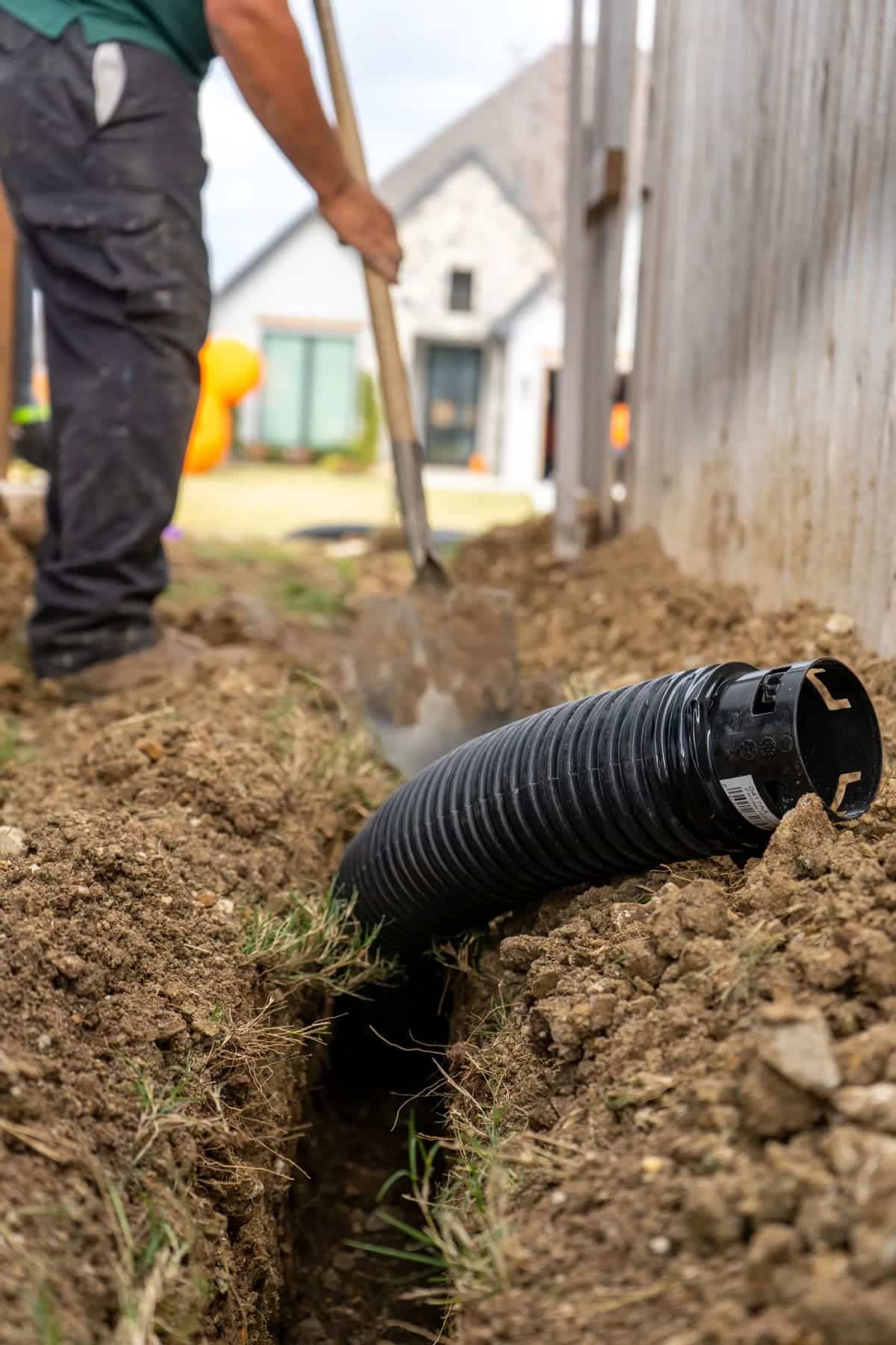 Travaux réalisés avec précision autour des fondations.